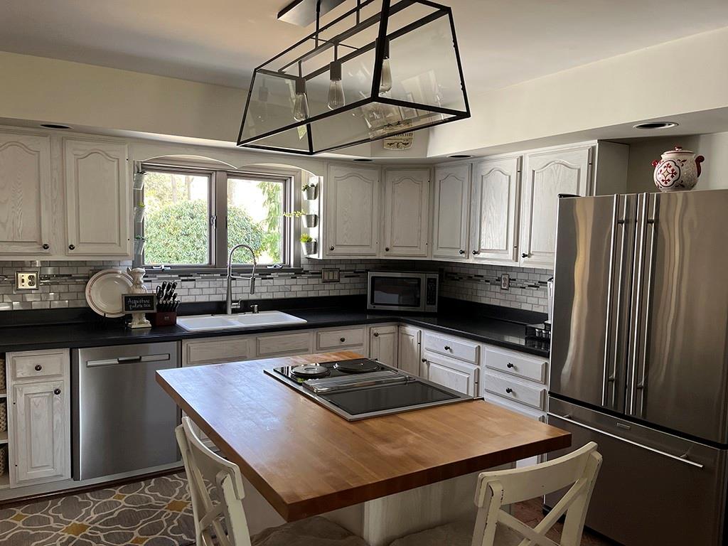 80 Aaron Lane Indiana, PA 15701 - Photo 10 of 25 a kitchen with a stove a sink and a refrigerator