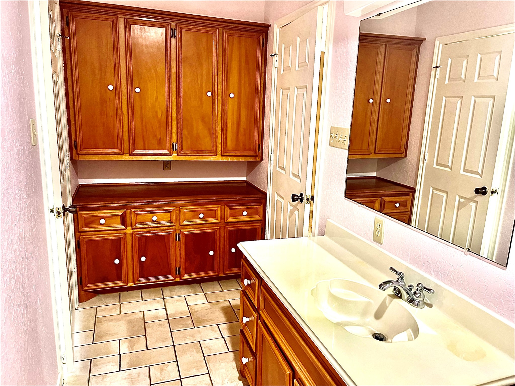 37243 FM 521 Road Bay City, TX 77414 - Photo 20 of 50 a bathroom with a bathtub and a shower
