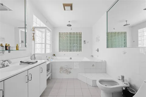 $5,290,000 | 1100 North North Lake Drive, Hollywood, FL 33019