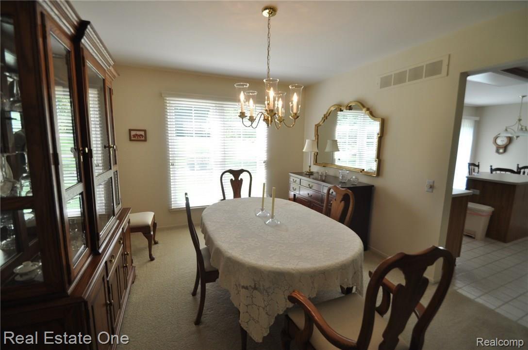 1497 Lomas Verdes Rochester, MI 48306 - Photo 9 of 21 9.JPG