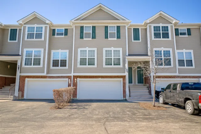 $2,600 | 518 Declaration Lane, Aurora, IL 60502