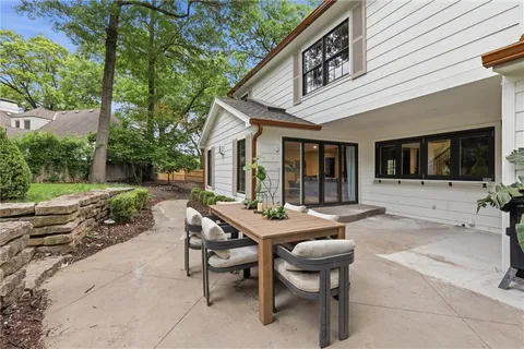 $2,345,000 | 2832 West 91st Street, Leawood, KS 66206