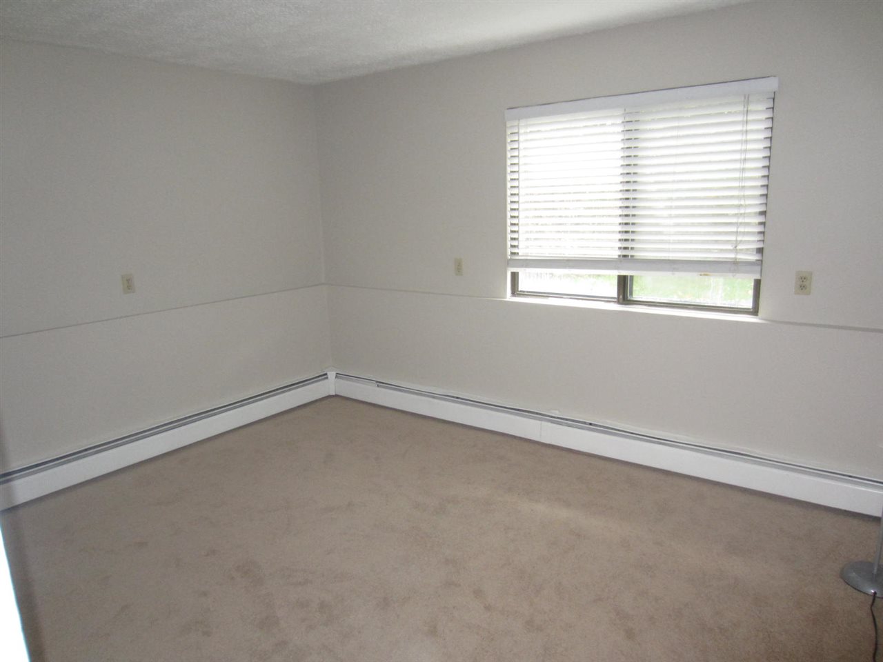 545 Calef Road, Unit 2 Manchester, NH 03103 - Photo 14 of 19