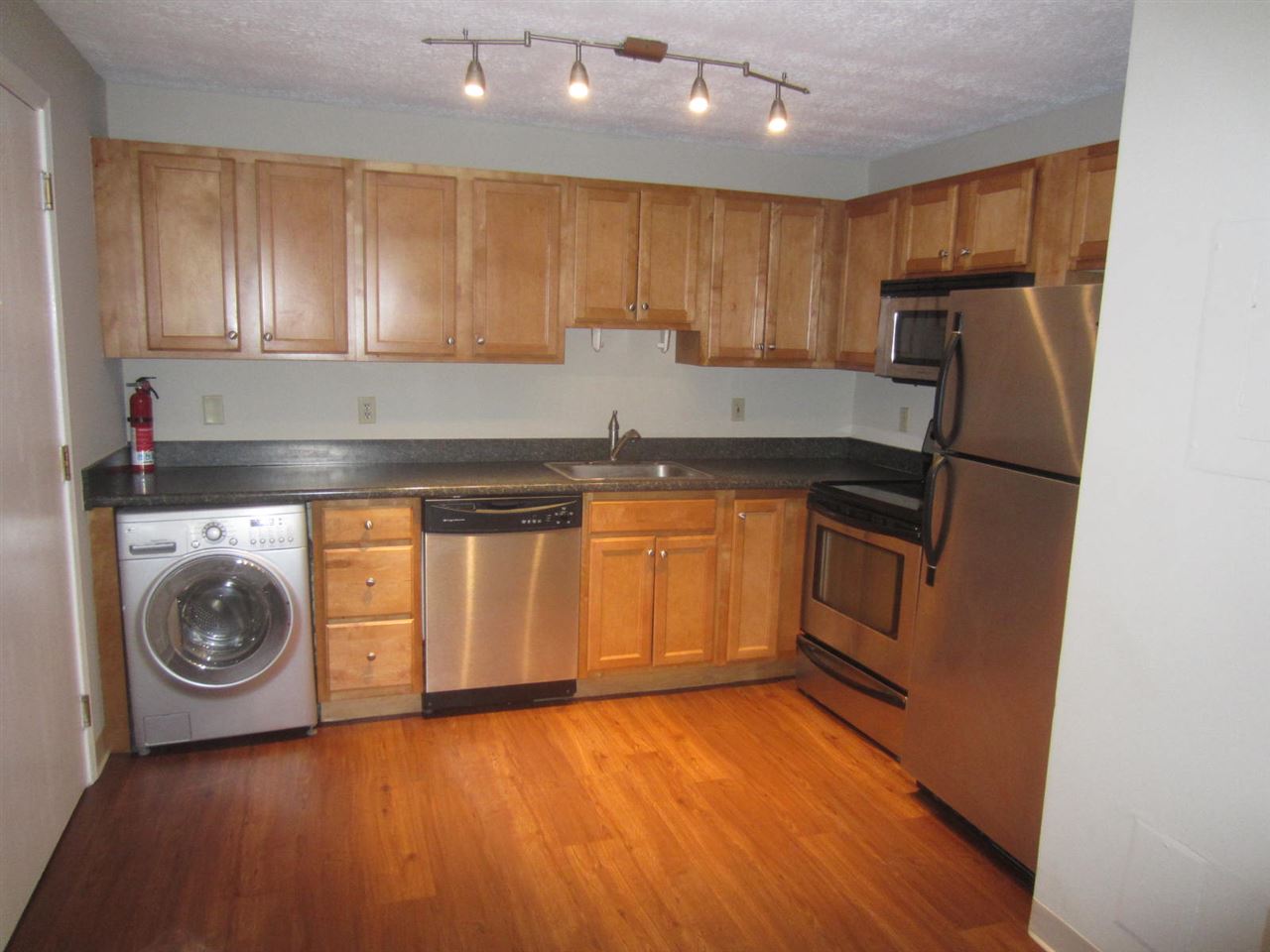 545 Calef Road, Unit 2 Manchester, NH 03103 - Photo 7 of 19