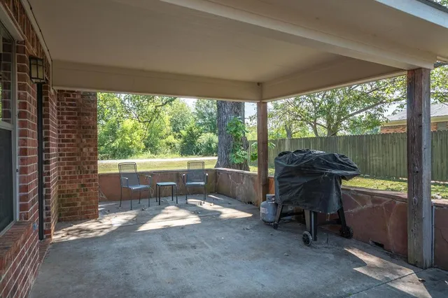 $305,000 | 111 Arizona Street, Van, TX 75790