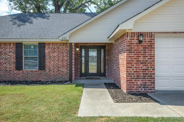 $305,000 | 111 Arizona Street, Van, TX 75790