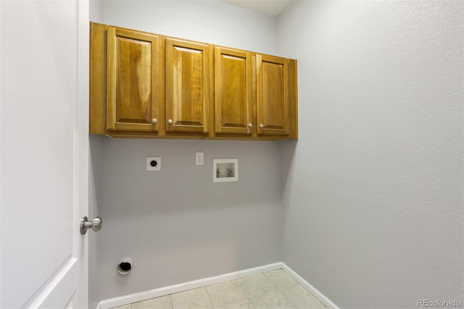 10533 Ashfield Street, Unit D Highlands Ranch, CO 80126 - Photo 10 of 25 a bathroom with a bathtub