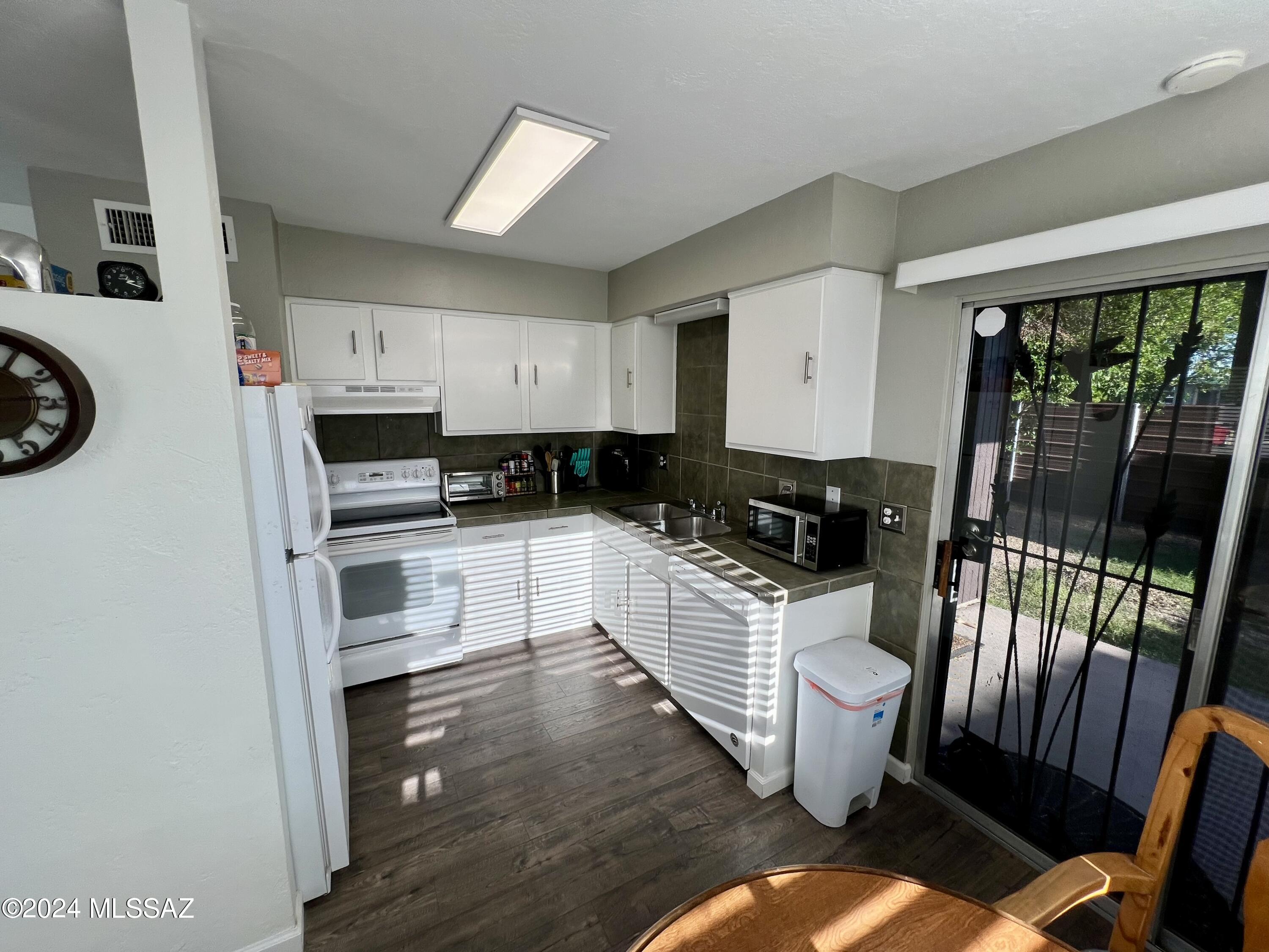 211 West Roger Road, Unit 14 Tucson, AZ 85705 - Photo 4 of 18