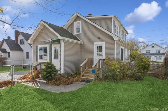 a view of a house with a yard and plants
