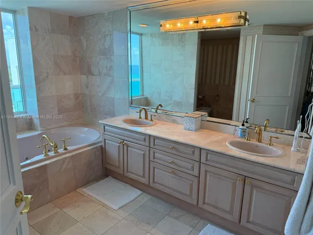 $8,500 | 5025 Collins Avenue, Unit 1908, Miami Beach, FL 33140