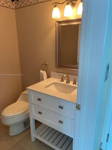 $8,500 | 5025 Collins Avenue, Unit 1908, Miami Beach, FL 33140