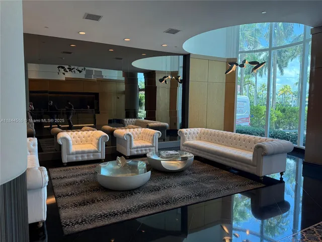 $8,500 | 5025 Collins Avenue, Unit 1908, Miami Beach, FL 33140