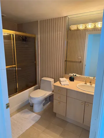 $8,500 | 5025 Collins Avenue, Unit 1908, Miami Beach, FL 33140