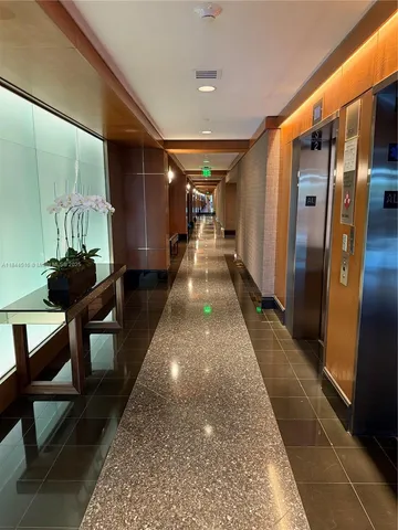 $8,500 | 5025 Collins Avenue, Unit 1908, Miami Beach, FL 33140