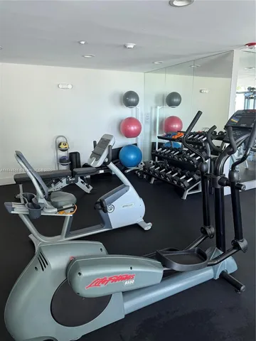 $8,500 | 5025 Collins Avenue, Unit 1908, Miami Beach, FL 33140