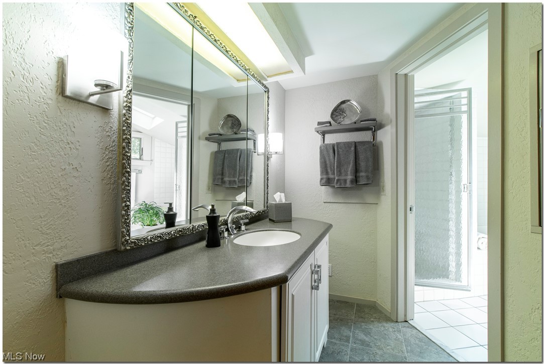 3222 Kersdale Road Pepper Pike, OH 44124 - Photo 20 of 35 Powder Room