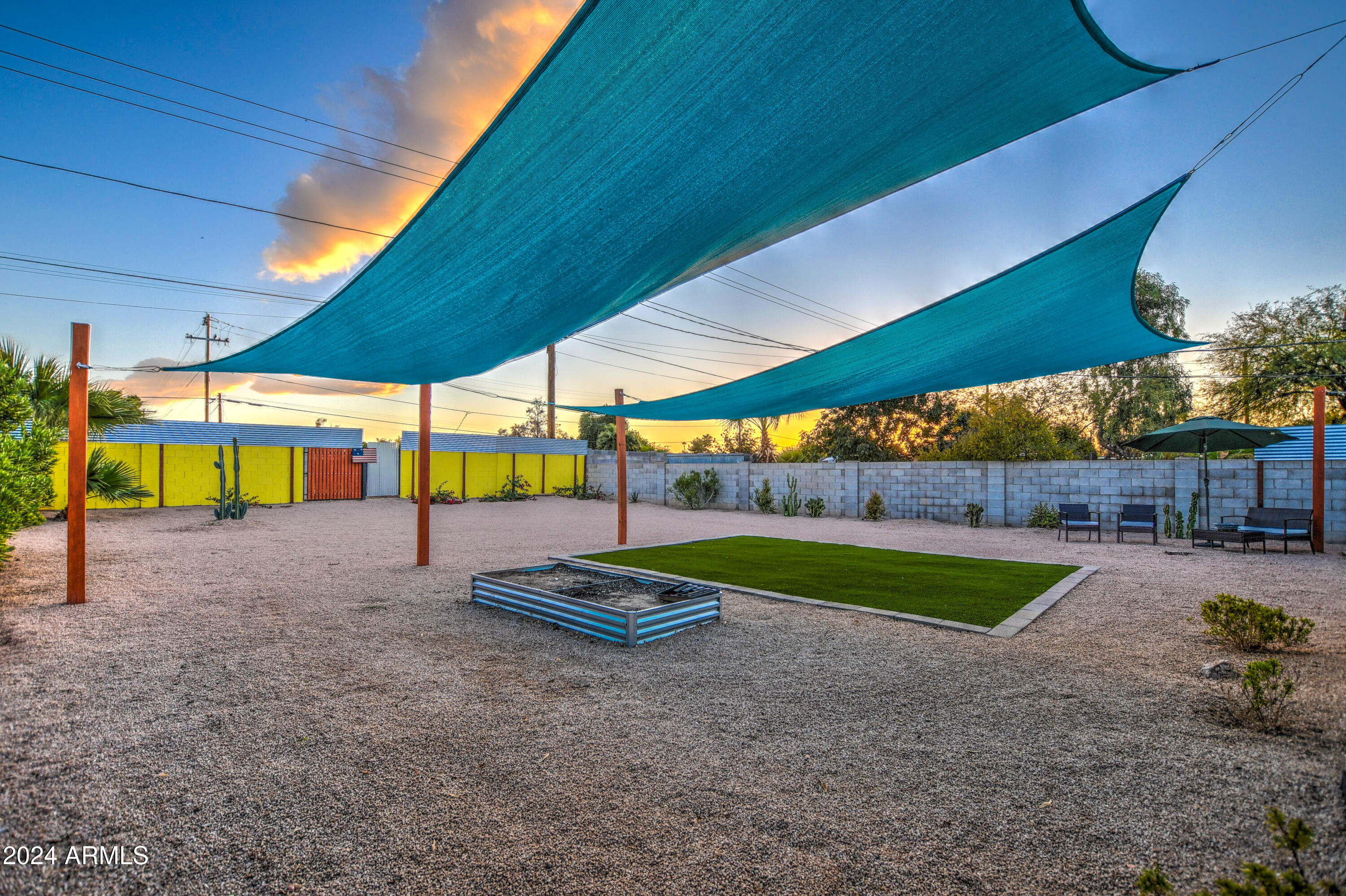 1635 West Roma Avenue Phoenix, AZ 85015 - Photo 34 of 56 Twilight 9