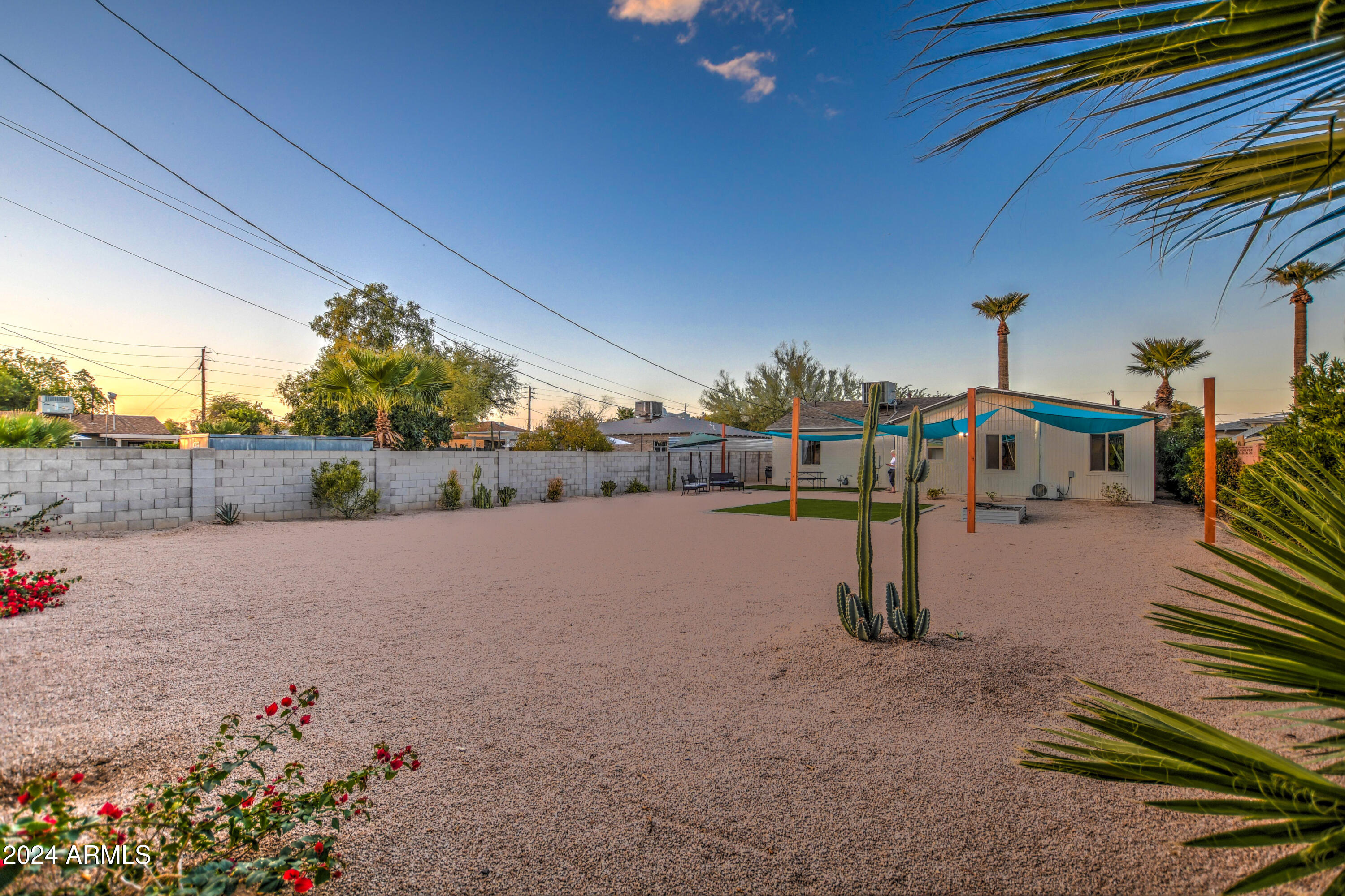 1635 West Roma Avenue Phoenix, AZ 85015 - Photo 5 of 13 Twilight 10