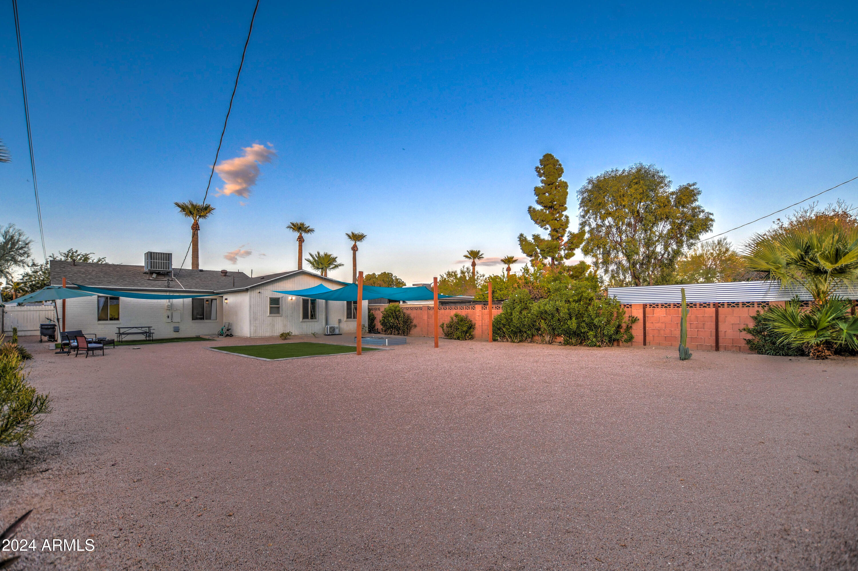 1635 West Roma Avenue Phoenix, AZ 85015 - Photo 6 of 13 Twilight 12