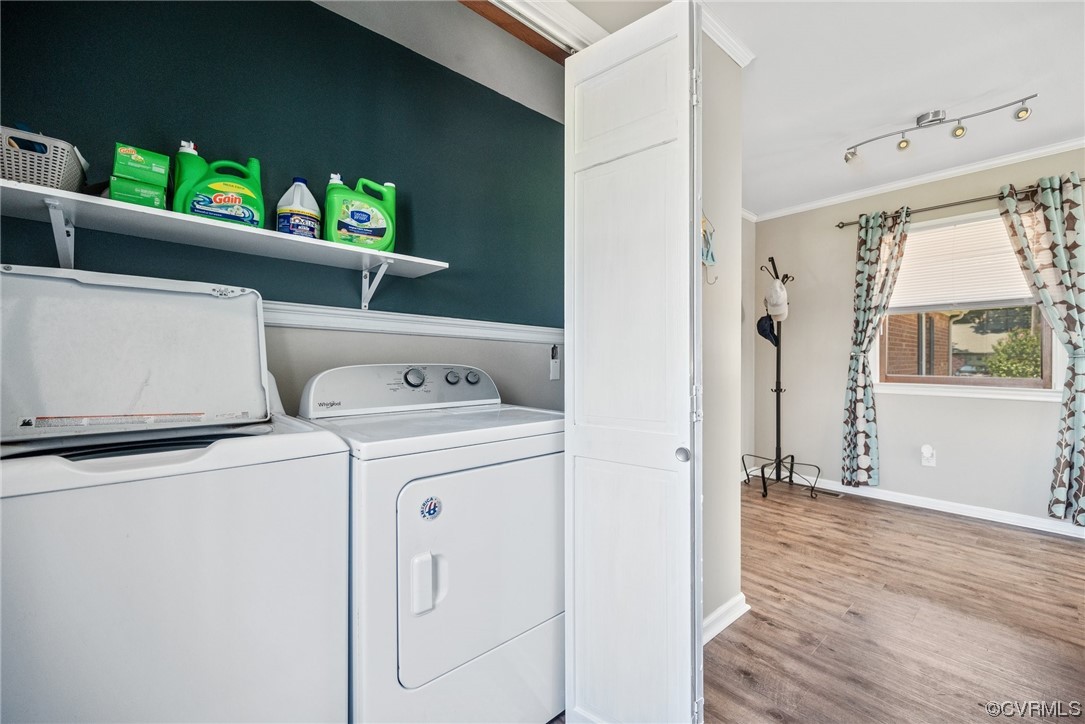 366 Brout Drive Hampton, VA 23666 - Photo 12 of 32 a utility room with dryer and washer