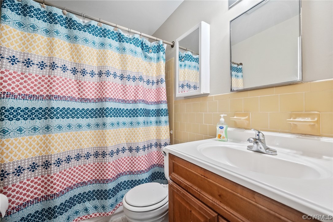 366 Brout Drive Hampton, VA 23666 - Photo 26 of 32 a bathroom with a sink toilet and shower