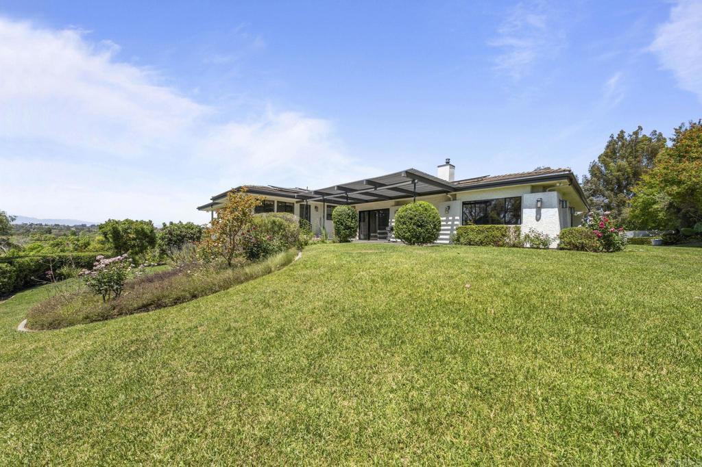 19 Gateview Drive Fallbrook, CA 92028 - Photo 60 of 76 19 Gateview Dr, Fallbrook, Luxury Home, Single-Level Main Floor Living, Yard, Grass, views