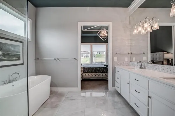 $789,900 | 9750 McIntosh Court, Parkville, MO 64152