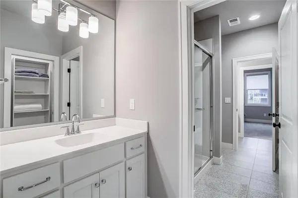 $789,900 | 9750 McIntosh Court, Parkville, MO 64152