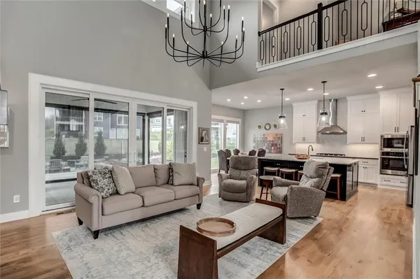 $789,900 | 9750 McIntosh Court, Parkville, MO 64152