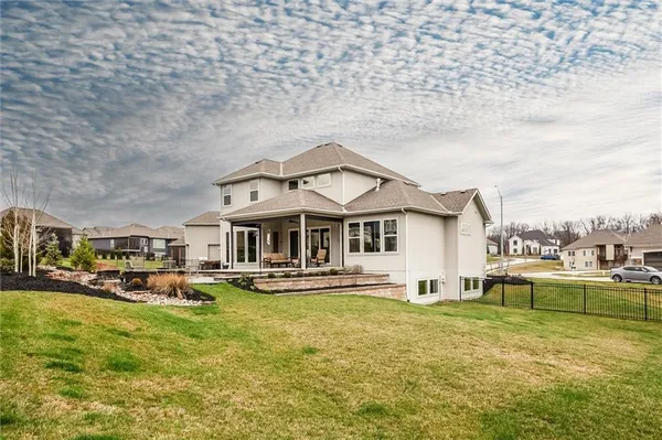 $789,900 | 9750 McIntosh Court, Parkville, MO 64152