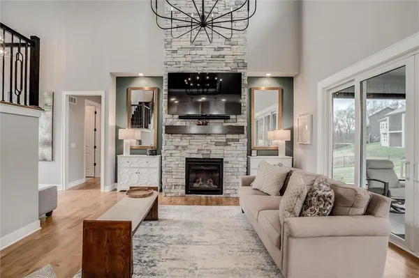 $789,900 | 9750 McIntosh Court, Parkville, MO 64152