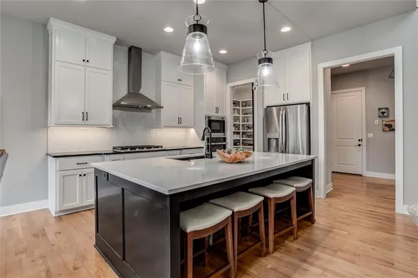 $789,900 | 9750 McIntosh Court, Parkville, MO 64152