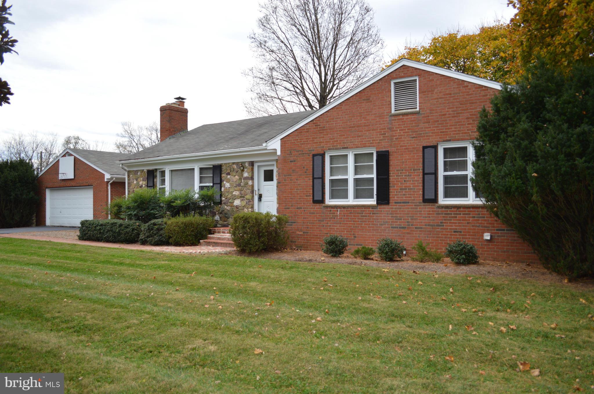 40277 Thomas Mill Road Leesburg, VA 20175 - Photo 2 of 16 Exterior (Front)