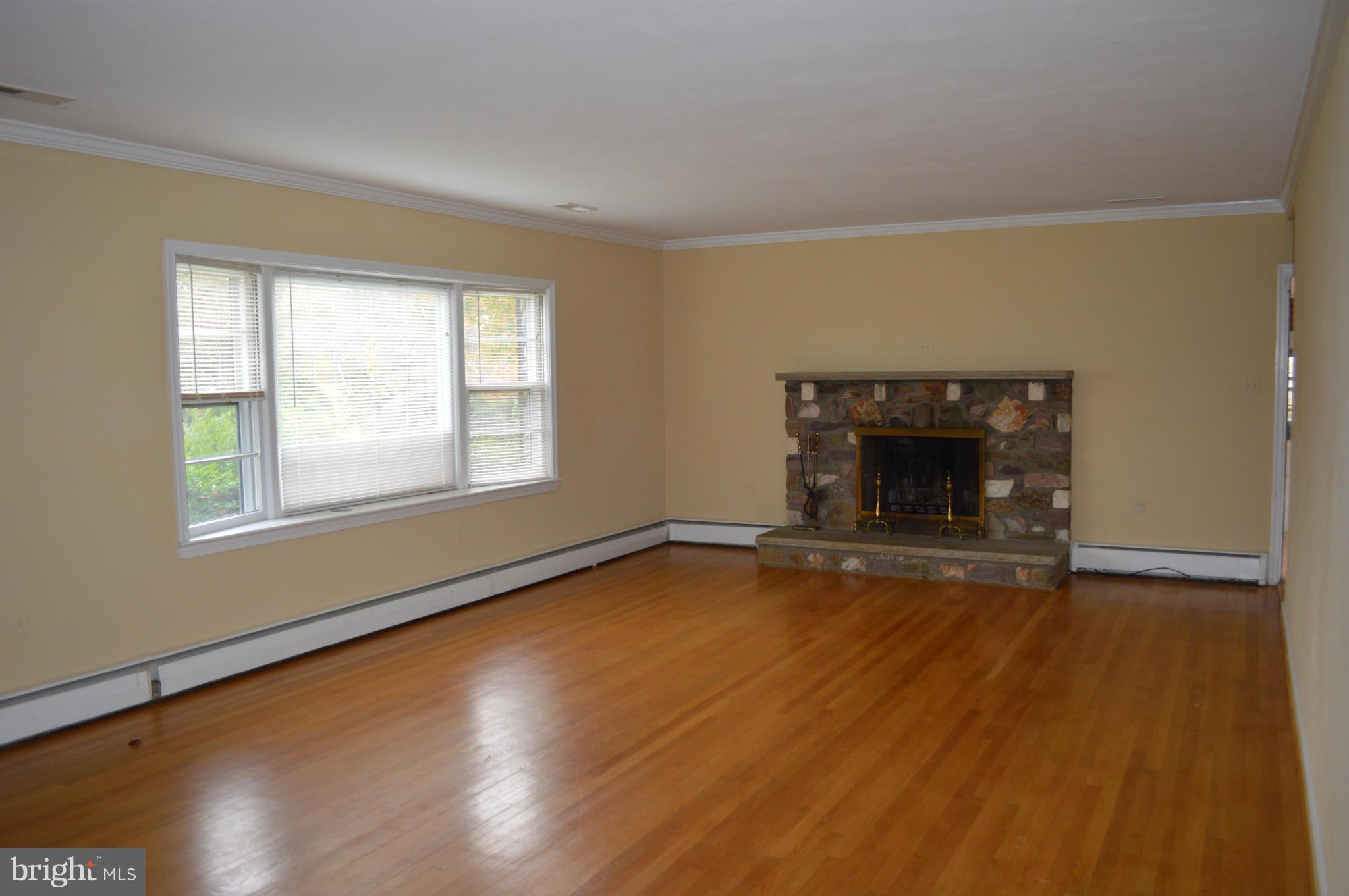 40277 Thomas Mill Road Leesburg, VA 20175 - Photo 6 of 16 Family Room