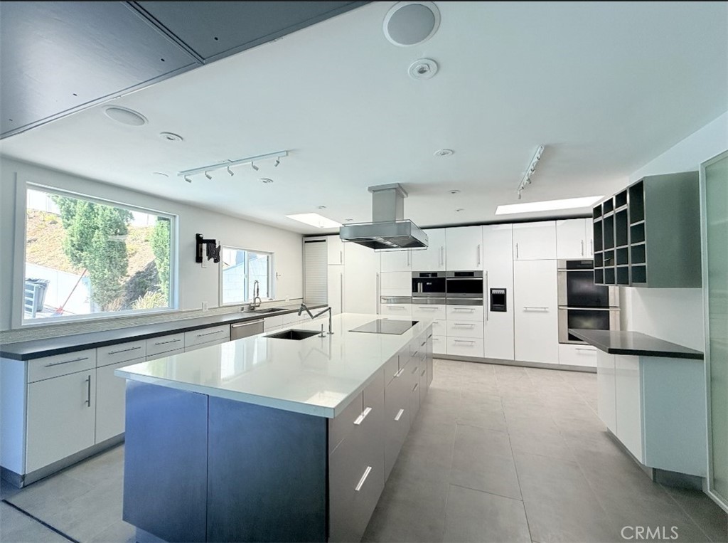 1801 Roscomare Road Los Angeles, CA 90077 - Photo 10 of 38