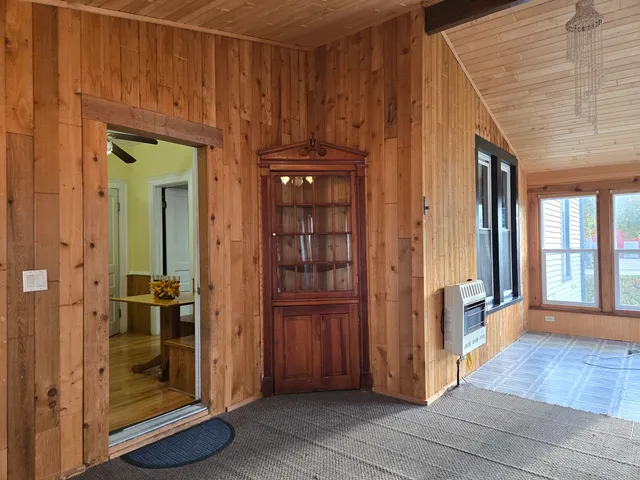 $265,000 | 514 Washington Street, Woodstock, IL 60098