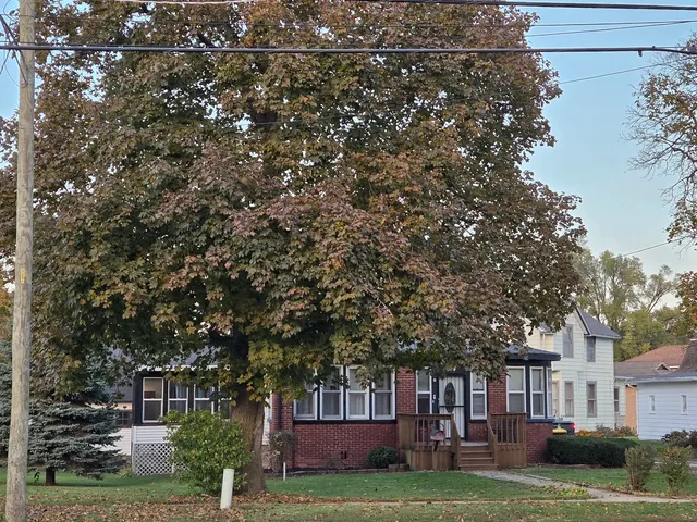 $265,000 | 514 Washington Street, Woodstock, IL 60098