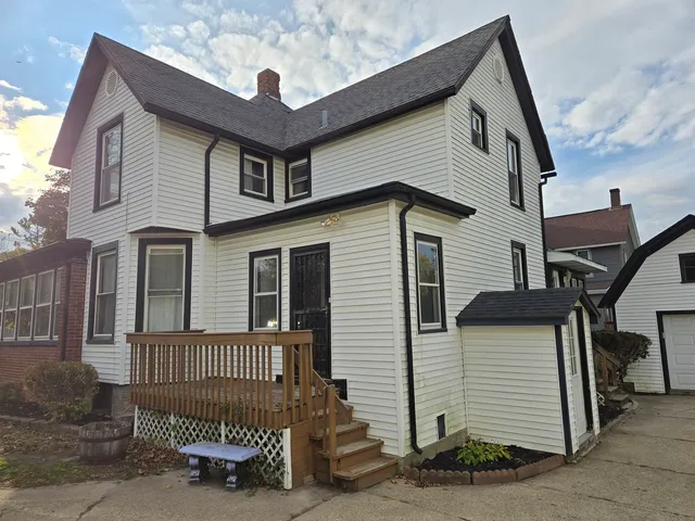 $265,000 | 514 Washington Street, Woodstock, IL 60098