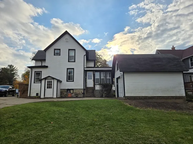 $265,000 | 514 Washington Street, Woodstock, IL 60098