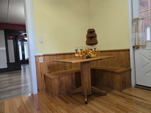 $265,000 | 514 Washington Street, Woodstock, IL 60098