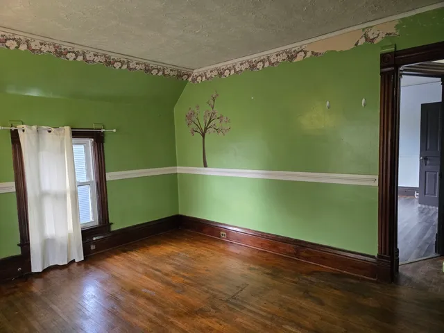 $265,000 | 514 Washington Street, Woodstock, IL 60098