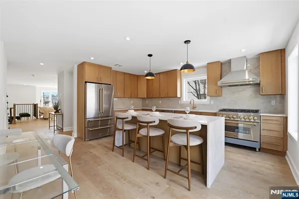 $979,000 | 140 B Weigands Lane, Secaucus, NJ 07094