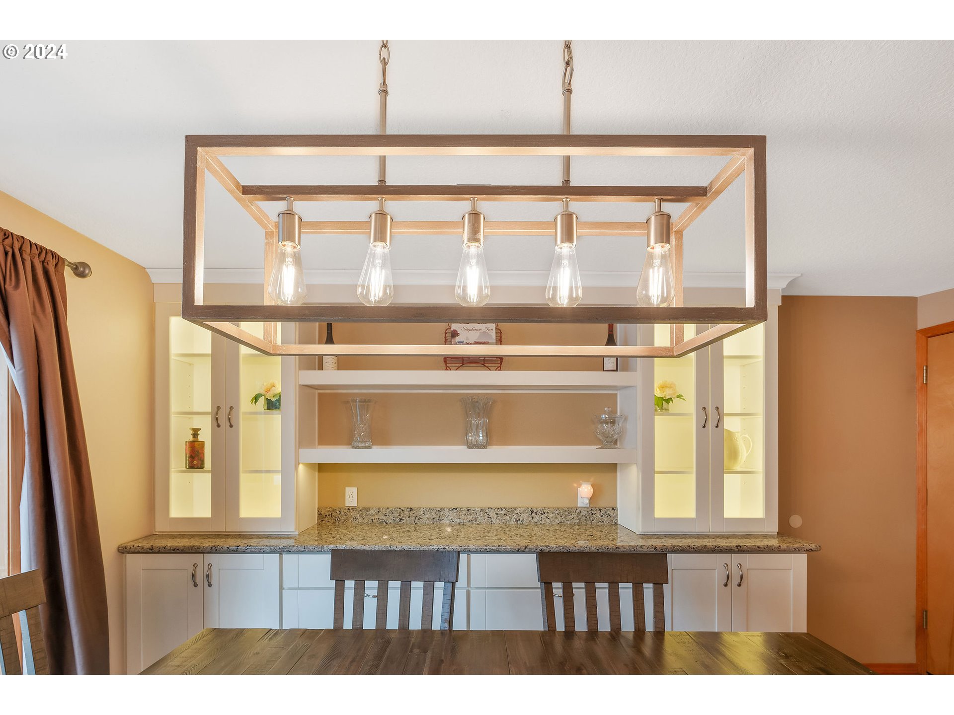 103 Park Street Gaston, OR 97119 - Photo 18 of 47 a front view of a window