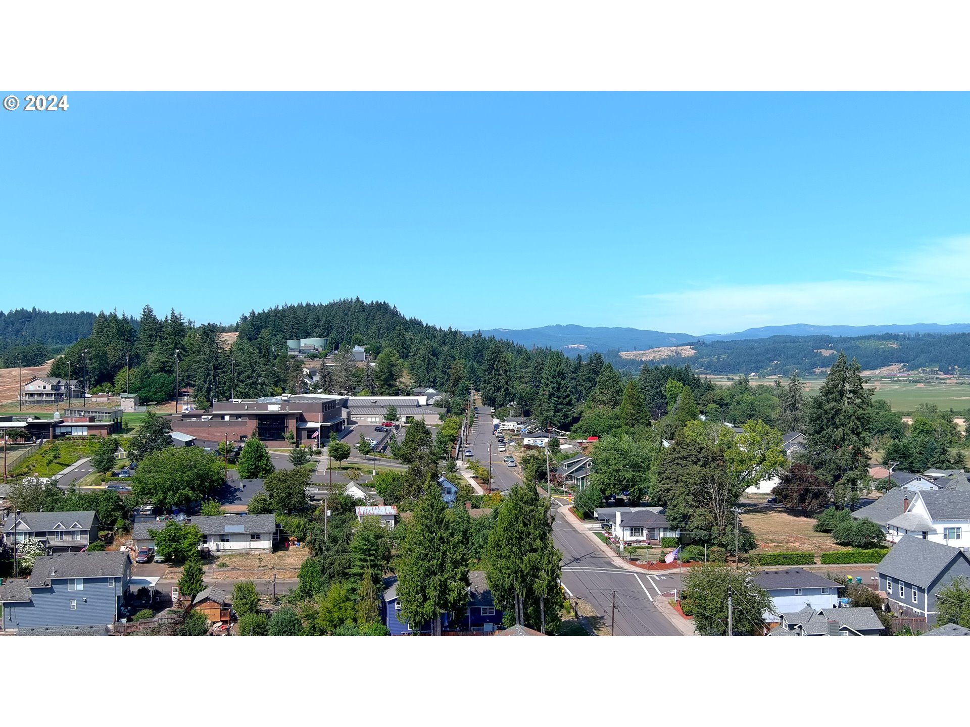 103 Park Street Gaston, OR 97119 - Photo 41 of 47 a view of a city