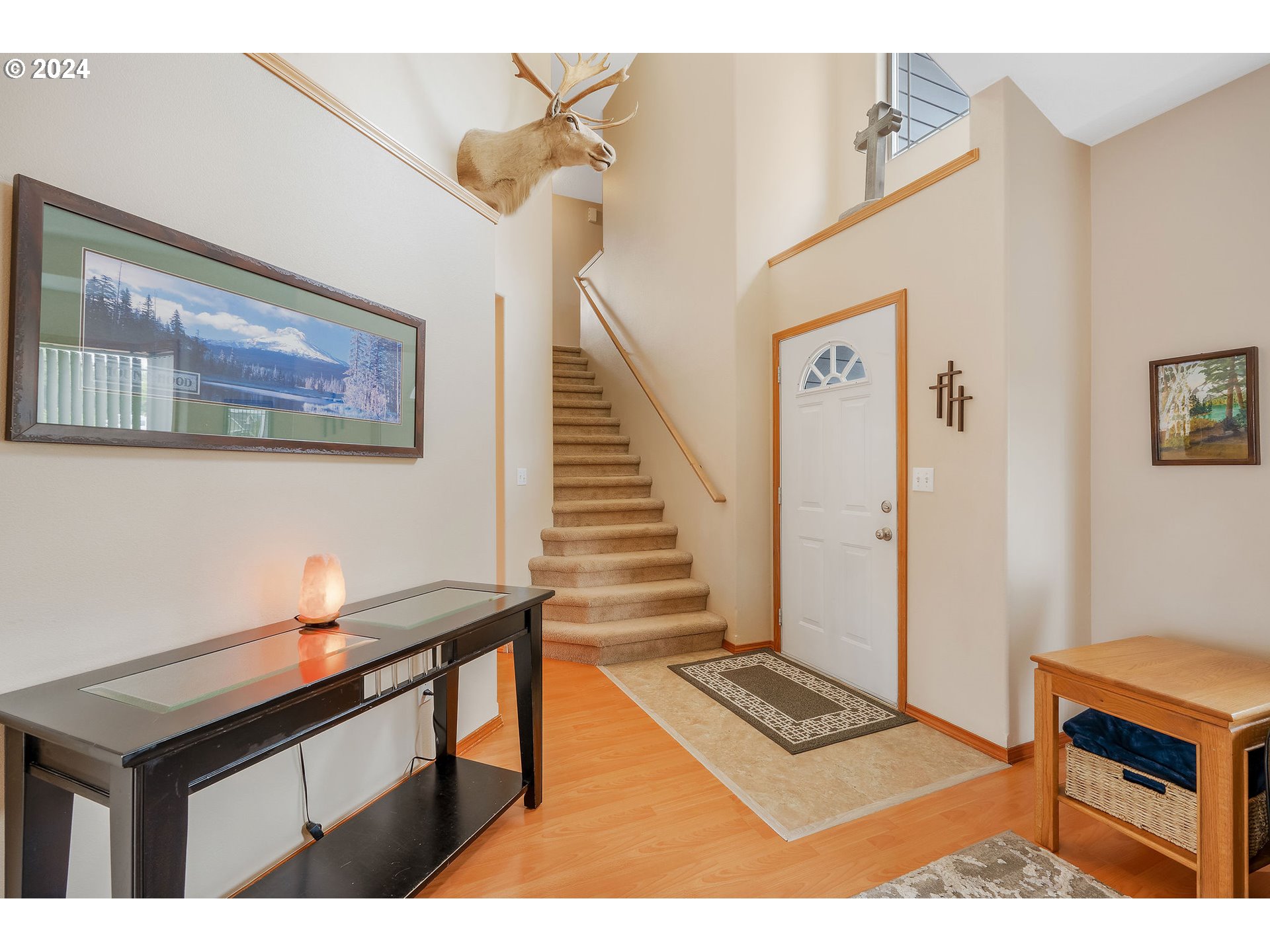 103 Park Street Gaston, OR 97119 - Photo 10 of 47 a view of an entryway with furniture
