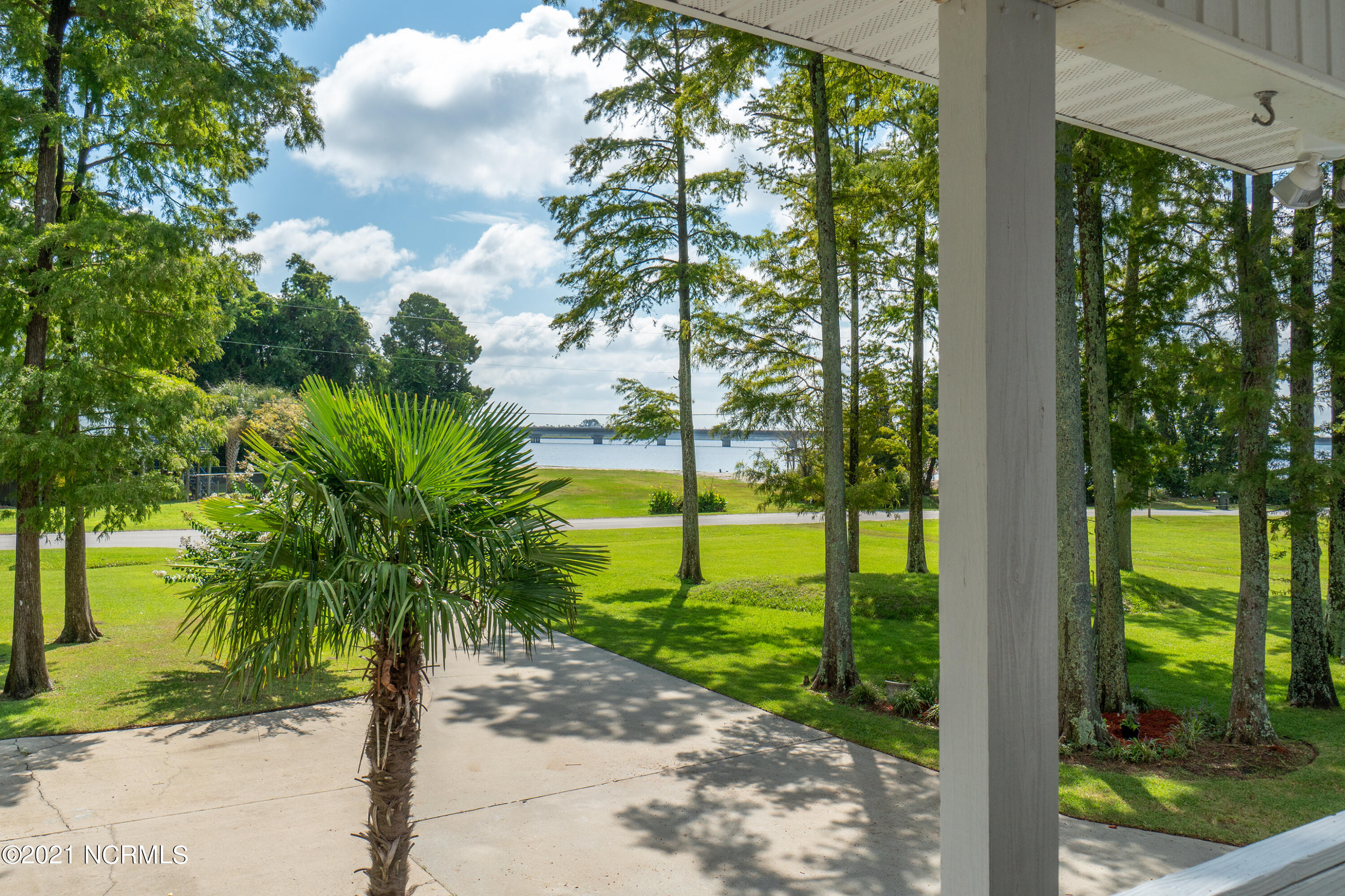 433 Riverside Drive New Bern, NC 28560 - Photo 53 of 82 Front Porch Views