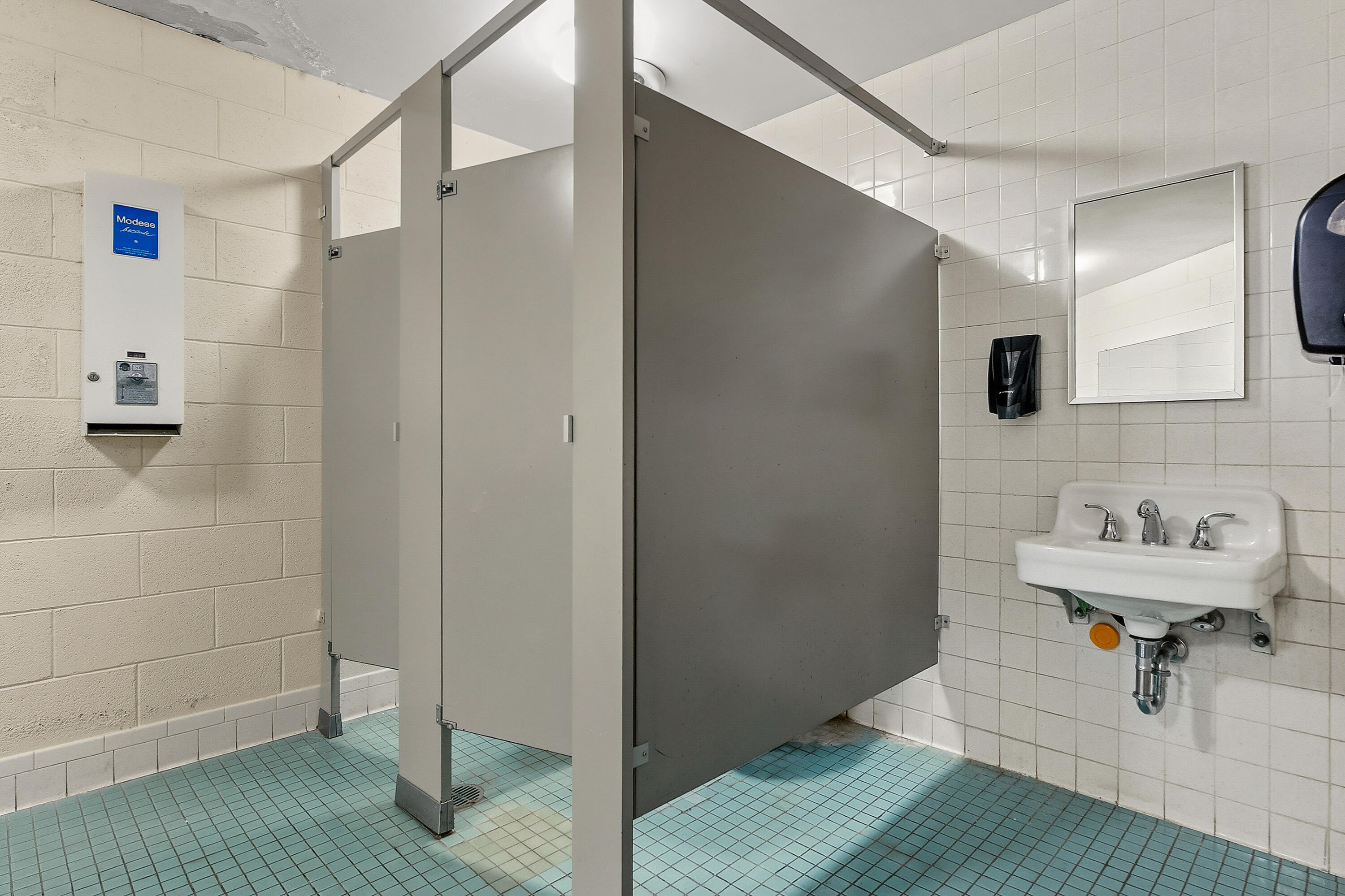 2208 Winchell Avenue Kalamazoo, MI 49008 - Photo 29 of 58 Bathroom 2