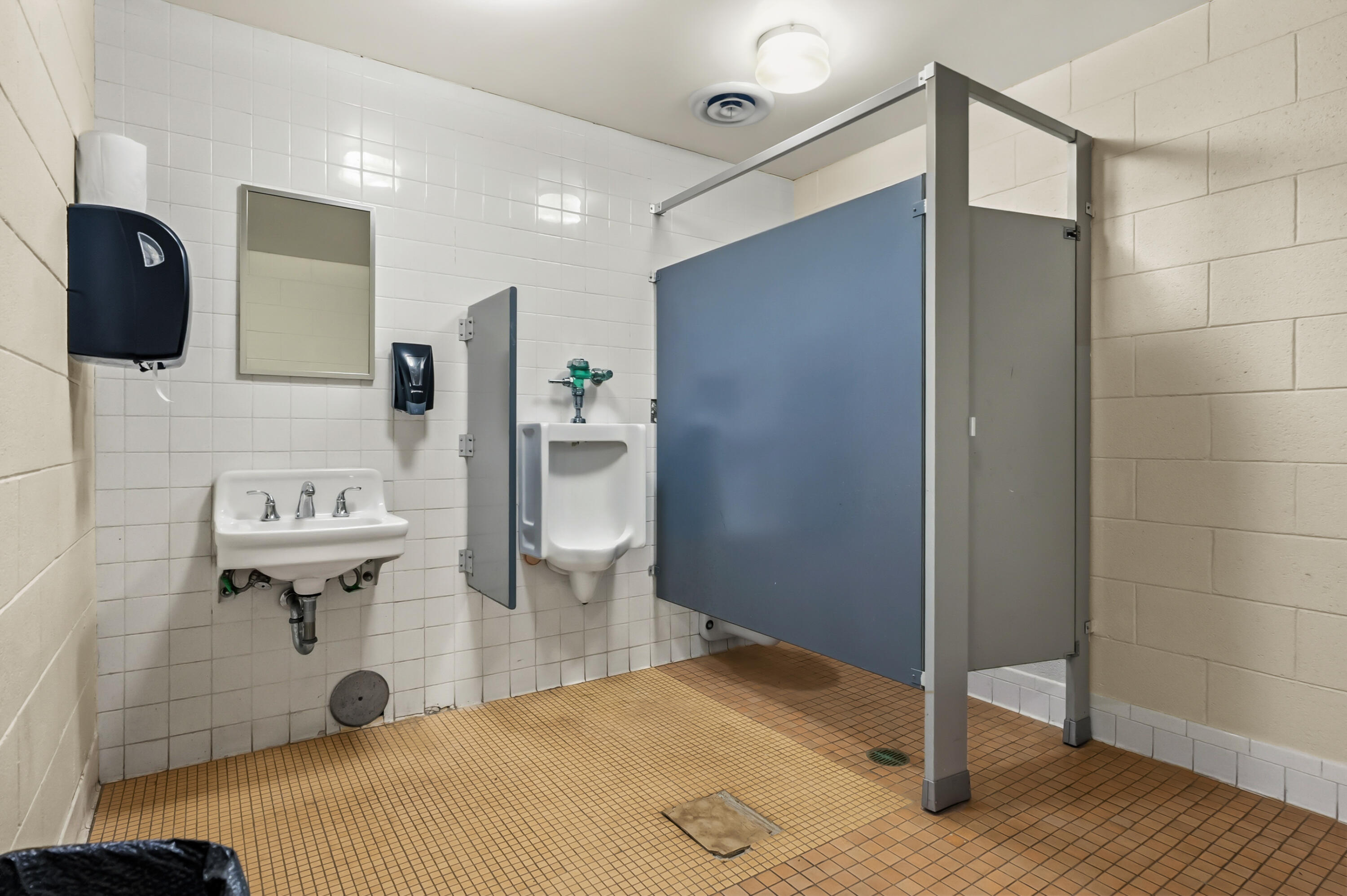 2208 Winchell Avenue Kalamazoo, MI 49008 - Photo 30 of 58 Bathroom 2