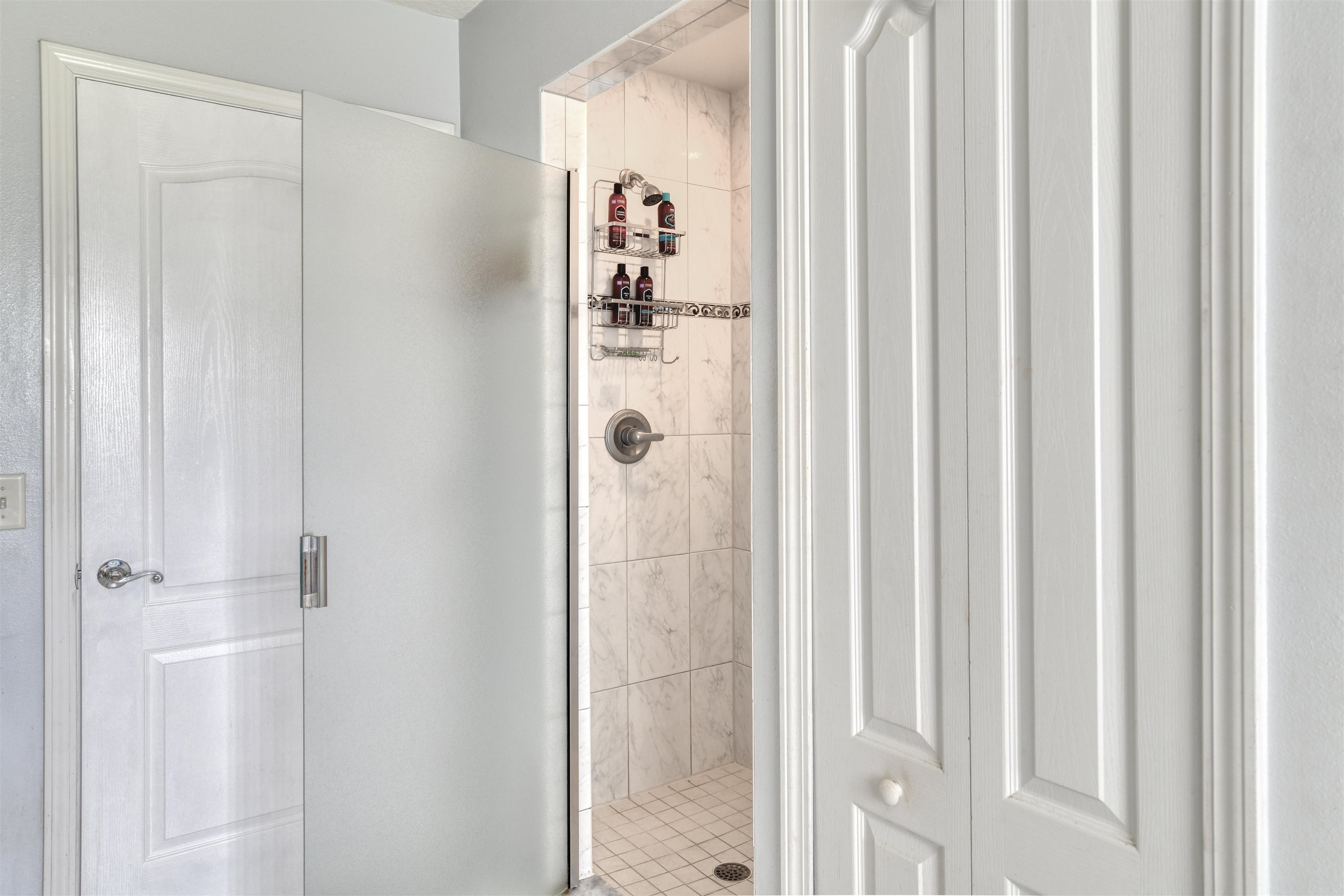 298 Ventura Road St. Augustine, FL 32080 - Photo 31 of 55 a bathroom with a shower