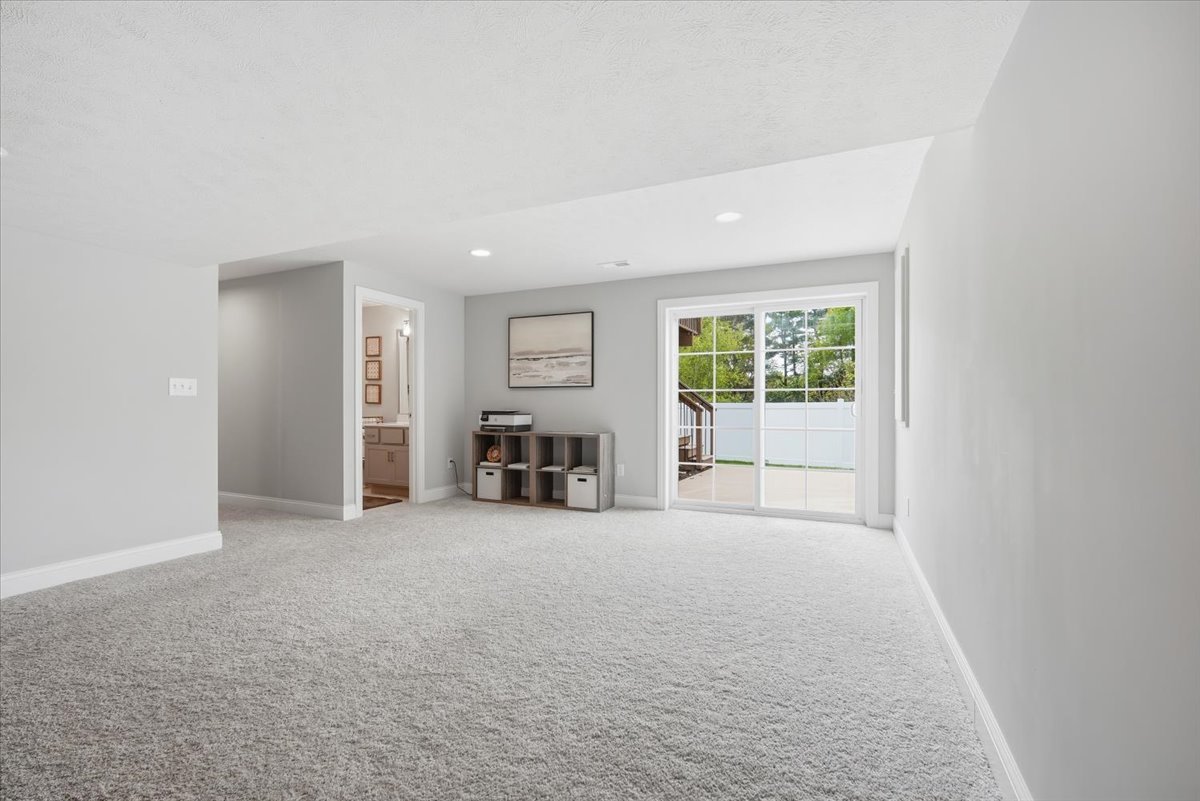 5407 Ferryman Road Bloomington, IL 61705 - Photo 31 of 61 an empty room with windows